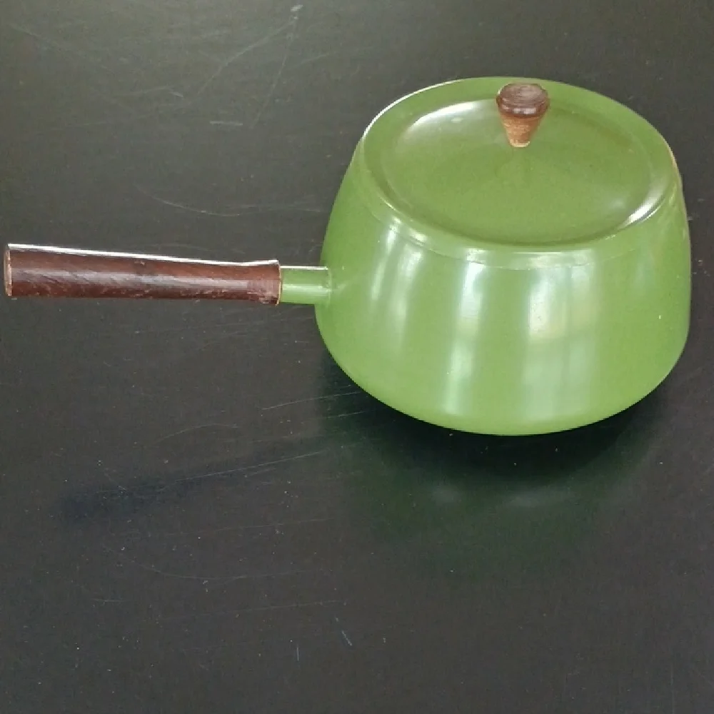 Elegant Vintage Green Aluminum Cookware with Wooden Handle Retro Decor